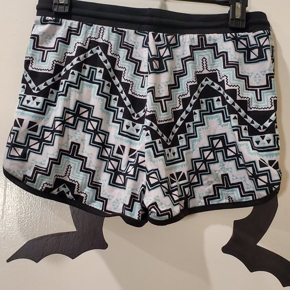 No Boundaries Medium Black White and Mint Tribal Shorts - Picture 3 of 3